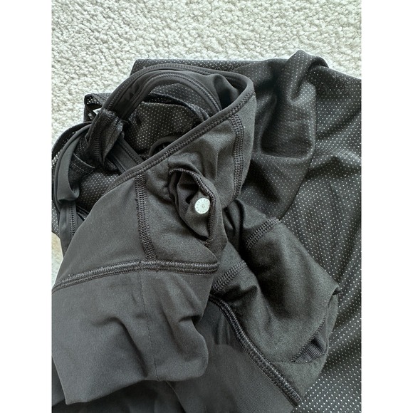 Lululemon Black Perforated Tank Top W/ Attached Sports Bra Tank Top, Size 6 - Picture 6 of 6